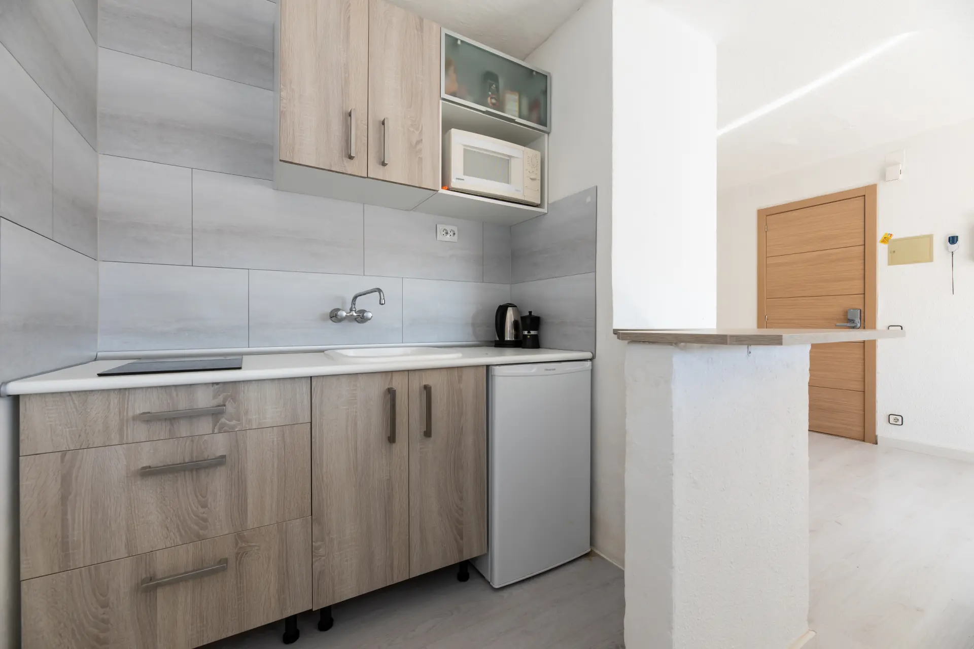 Clean And Bright Studio Interior La Manga With Air Conditioning Cosy Kitchen Modern Wardrobe Pool Access Ideal Stay For Couples Clean And Bright Studio Interior La Manga With Air Conditioning Cosy Kitchen Modern Wardrobe Pool Access Ideal Stay For Couples