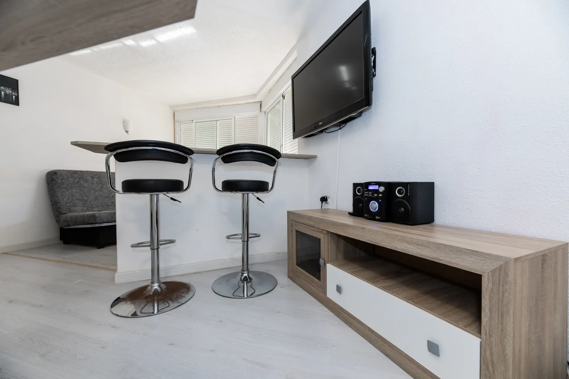 La Manga Holiday Studio With Comfortable Furnishings Bright Windows Neat Bathroom Functional Kitchen Peaceful Location Between Seas La Manga Holiday Studio With Comfortable Furnishings Bright Windows Neat Bathroom Functional Kitchen Peaceful Location Between Seas